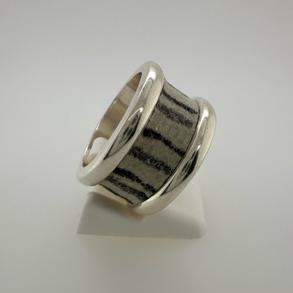Sterling Silver Ring w/ Snake Skin Inlay - Picture 3 of 7